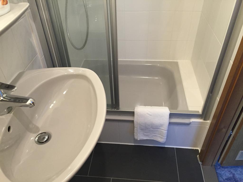 Hotel Stadt Mainz Schwabenheim an der Selz Pokoj fotografie